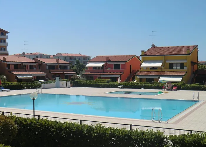 Residence Villaggio Dei Fiori Con Piscina