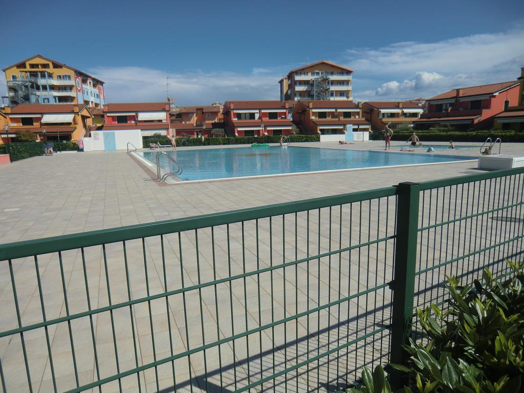 Apartment Villaggio Dei Fiori Con Piscina