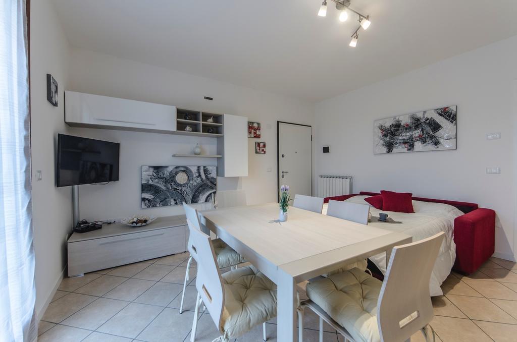 Apartment Villaggio Dei Fiori Con Piscina