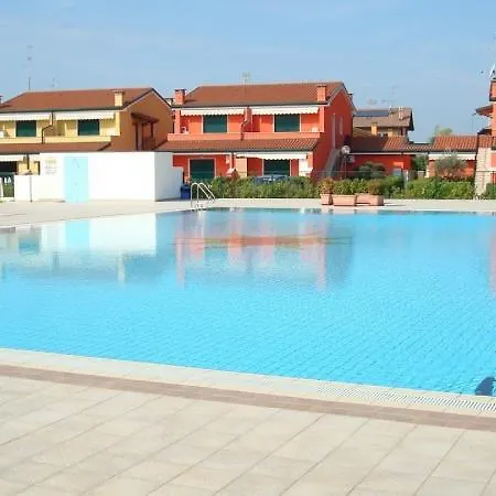 Residence Villaggio Dei Fiori Con Piscina Caorle Room photo