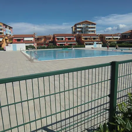 Residence Villaggio Dei Fiori Con Piscina Caorle Room photo